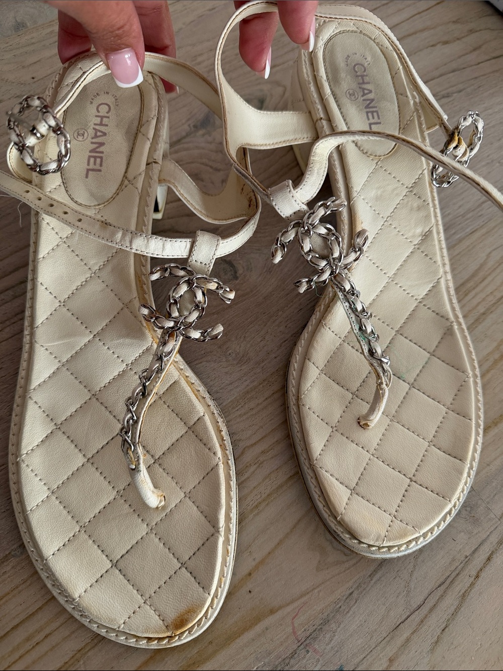 CHANEL Cream Quilted Leather Chain-Embellished T-Strap Sandals